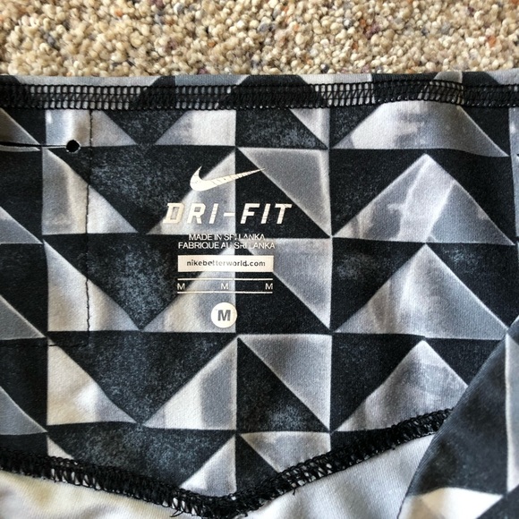 Nike short yoga pant - Picture 3 of 3